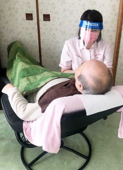 介護美容の様子