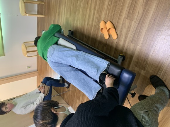 日本骨盤矯正普及協会認定かじた式骨盤整体スクールの様子