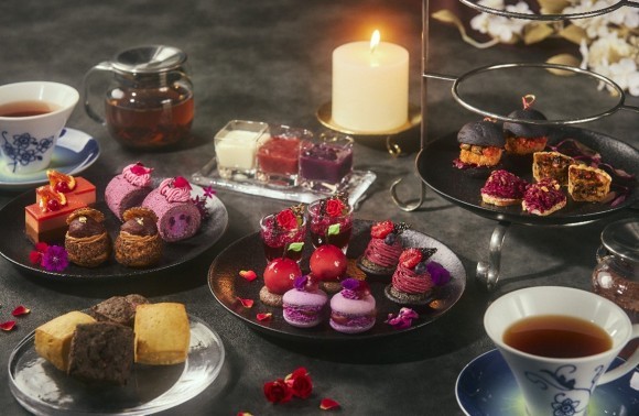 ゴシックグレースアフタヌーンティー　※写真は２名様分です。　※写真のキャンドルは実際にセットされません。