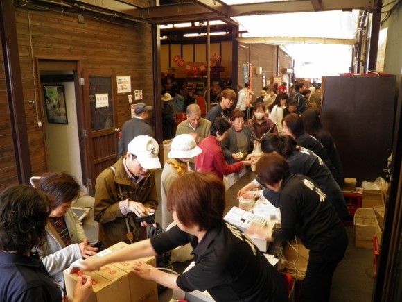 下関最古の造り酒屋、創業100年を記念した蔵開き