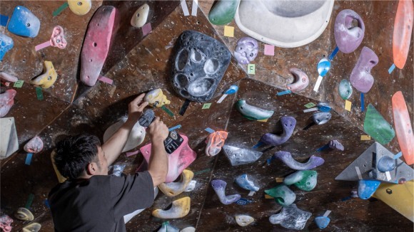 ビットの交換という無駄な時間をなくして、より良い課題を考えるために時間を使えるようになってほしい。そんな気持ちで、ジムオーナーやルートセッターの皆様を応援するために開発したのが「ルートセット用ビット」です。