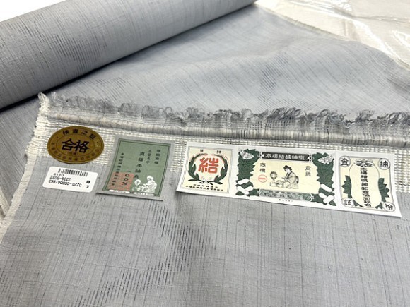 3軒しか機屋がない希少な重要無形文化財の本場結城紬絣柄