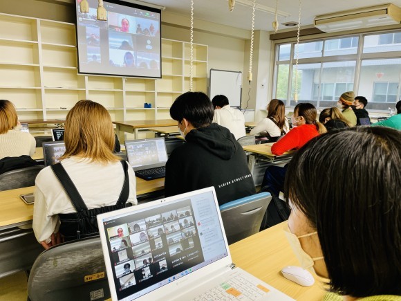 チュニジア共和国モナスティール大学とオンラインで合同授業を実施