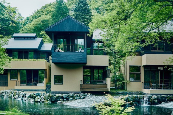 豊かな自然に囲まれた「星のや軽井沢」の敷地