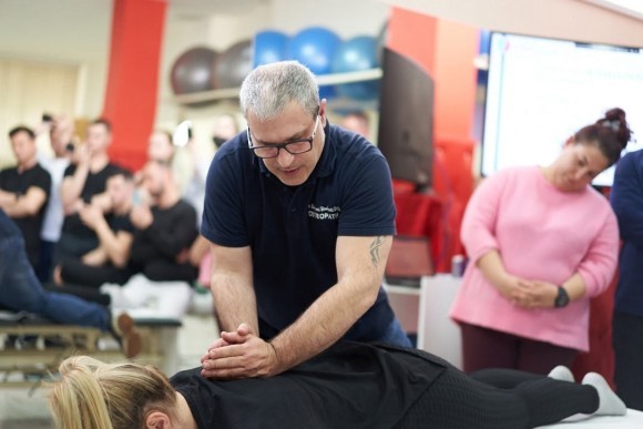 iTHRUST × MagicHands