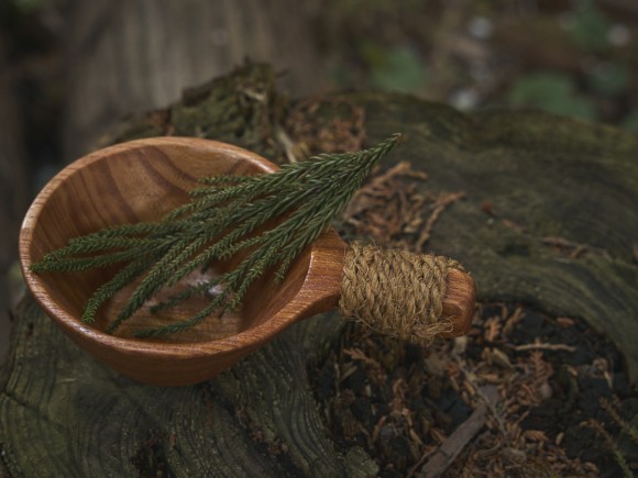 土砂災害の防止や、良質な木材の成長を促し、人々の生活と山の保全から行われる間伐作業。その間伐材と呼ばれる木材から作成したシェラカップです。