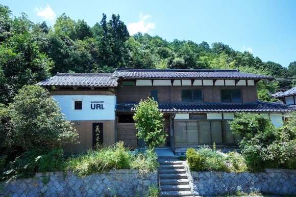 メイン棟の母屋〖栄の間〗は、２名貸切。築100年の蔵サウナを24時間いつでも好きな温度／湿度で楽しむことができる。