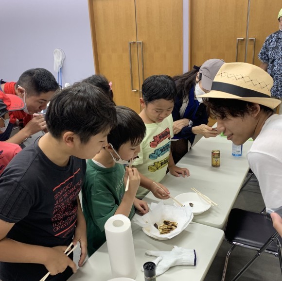 昆虫探索ツアー　昆虫食の試食会
