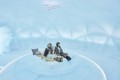 継ぎ目のない一枚氷が造り上げる「氷のホテル」