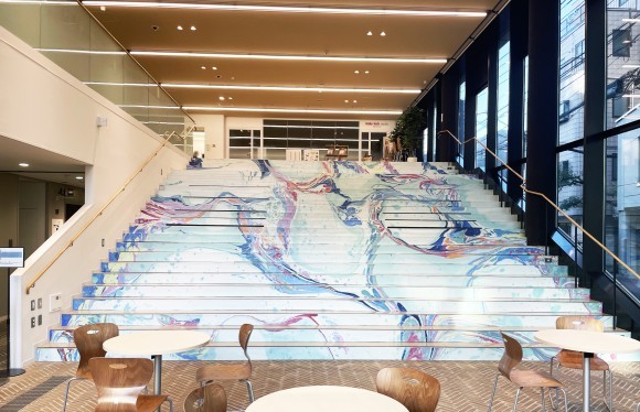 「ふらっとにっぽり」エントランス大階段