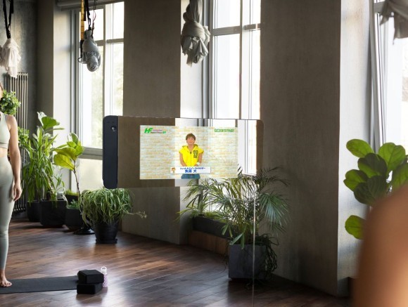 既設の鏡に貼り付けられる新発想・SmartMirror「Mirart 15.6」