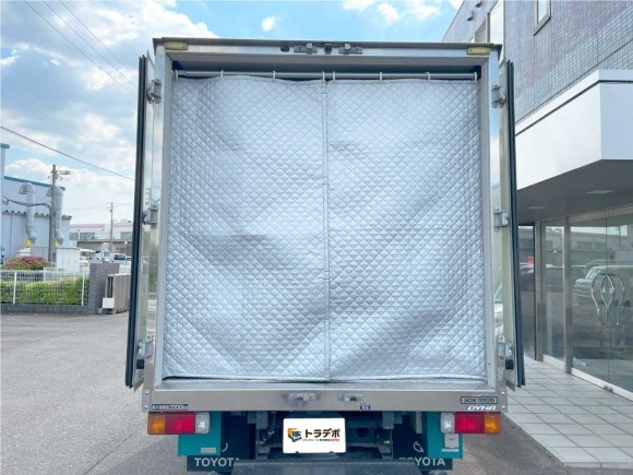 工事不要で取付け簡単。保冷車用断熱カーテンを新発売