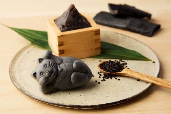 たらふくもなか クロ（黒胡麻味）