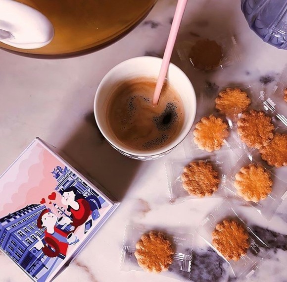 フランスの伝統製法で焼き上げた「グーリブール」のガレットを全国の小売店にて発売しております。おしゃれなパッケージで、贈り物にも最適なガレットです。