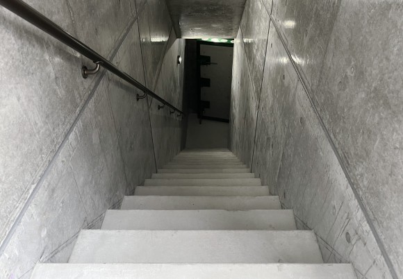 核シェルター入口（進入路）