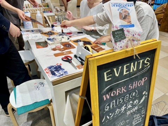 ハンカチ染めワークショップの様子