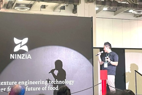 AFTEAにて登壇している代表寄玉