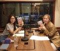 ラジオ収録現場にてラジオパーソナリティの加治さんと瀬町さん