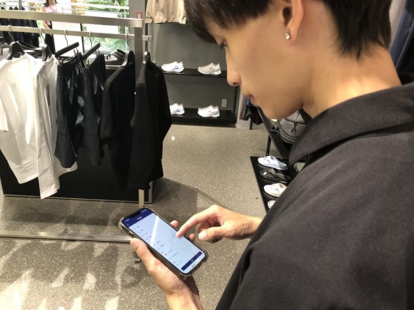 店舗内でのJAN8 CS入力の様子