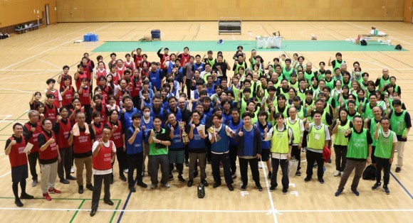 横尾材木店 社内運動会の集合写真