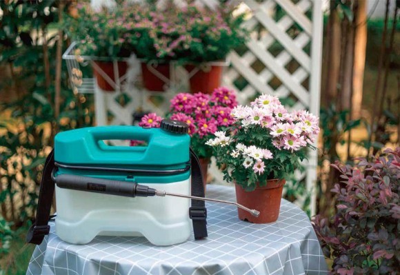 USBで充電でき、乾電池不要で経済的！ 家庭菜園や、ガーデニングにぴったりの 「充電式噴霧器」を新発売