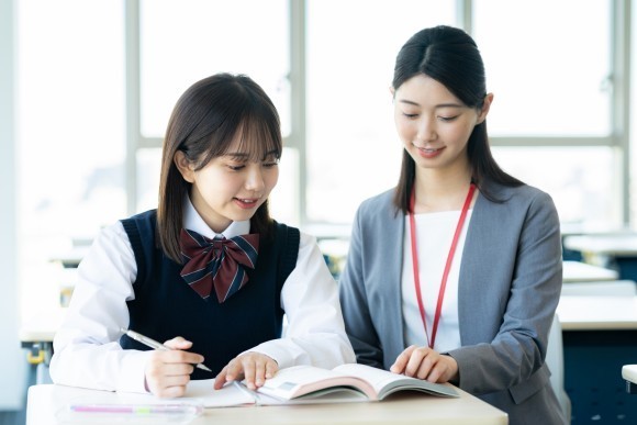 教員の皆様 教育への情熱を共有し、一緒に未来の教育を創り上げましょう。