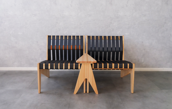 廃材を利用したラウンジチェア×国産集成材を使用したサイドテーブル