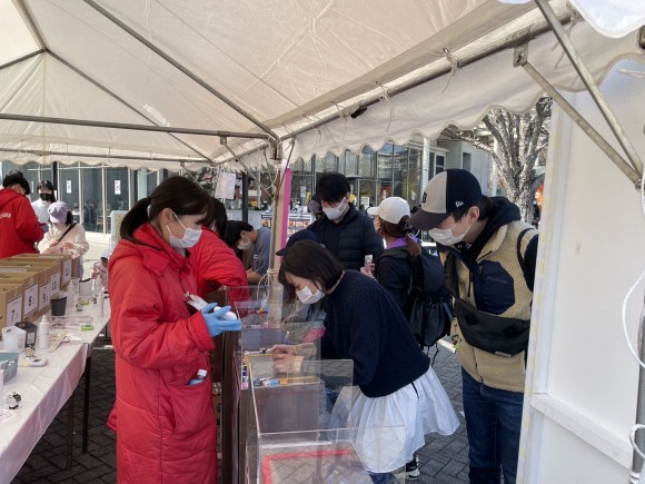 全国チロルチョコ積み選手権(昨年の様子)