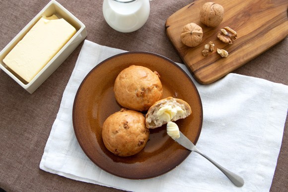 水を一滴も使わず北海道産牛乳100％で仕上げたしっとりやわらかな「クルミ・オ・レ」