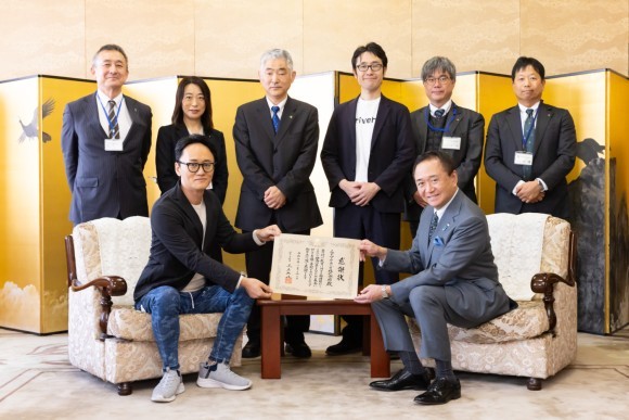 神奈川県庁にて寄附の感謝状贈呈式