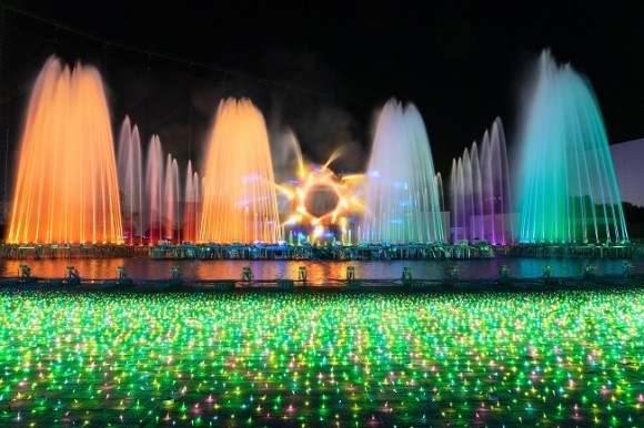 貸出画像「噴水ショー(昨年の様子)」