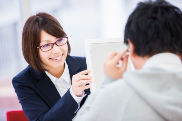 知識豊富な販売スタッフ_メガネのマエストロ