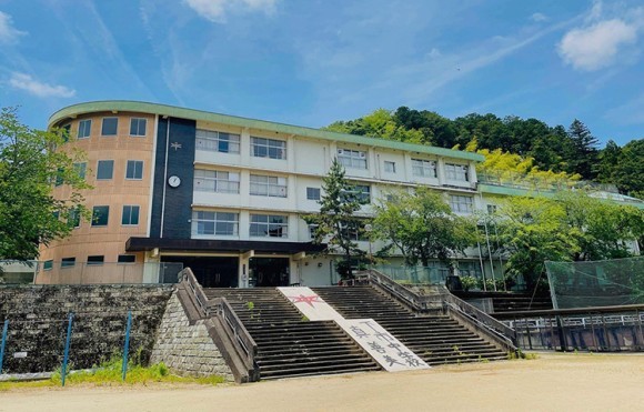 下市集学校　校舎外観