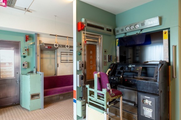 京成電鉄３４００形トレインルーム