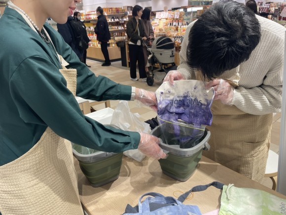 当日のみやこ染めワークショップの様子