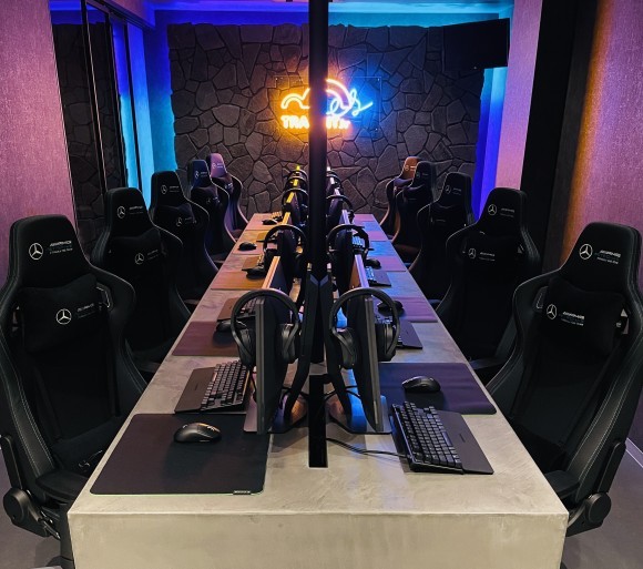 実際のeスポーツトレーニングルーム