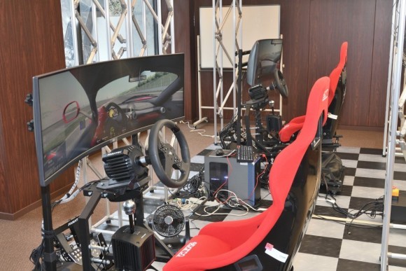 ドライビングシミュレーター