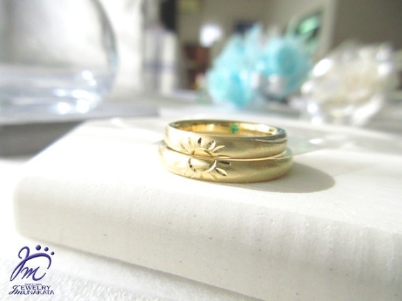 これまで「目立ちすぎ」「派手」などの理由で敬遠されがちだったイエローゴールドですが、最近は細身のデザインにすることで程よいゴールド感を喜ばれるカップルも増えてきました。