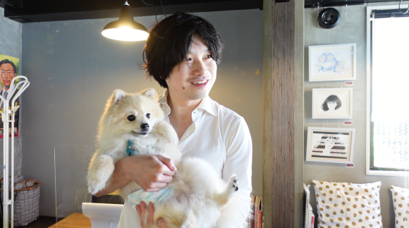 ※画像上：株式会社エグゼクティブマーケティングジャパン　深作浩一郎