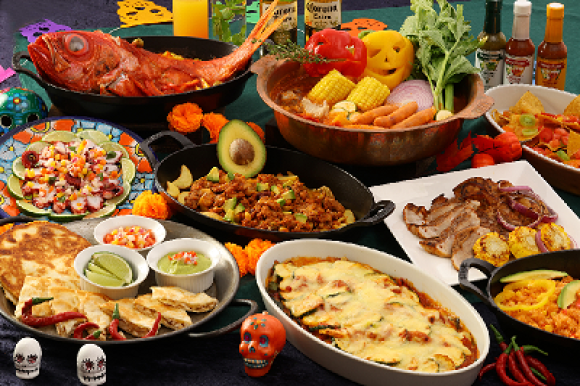 シェフの特製ケサディーア、ロモ・アドバード、そしてベルクサーナなど、お好きなメキシコ料理をお楽しみいただけます。