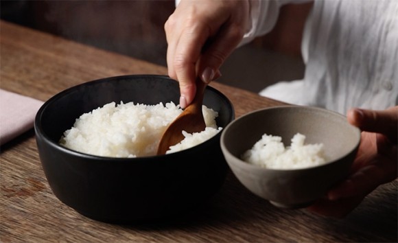 新米シーズンに一般発売開始【2日目ご飯の「ぱさぱさ」「べちゃっと」常識を覆す】 炊飯土鍋展開の会社から 大切においしく保存「最新 陶器のおひつ」が新登場