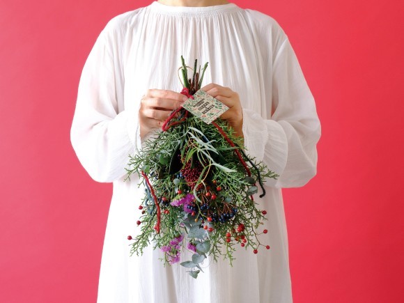 森の恵みで彩る、ナチュラルなクリスマス「グリーン＆ベリー」 冬の暮らしにぬくもりを。緑と赤で紡ぐ、幸せのひととき ～第一園芸  12月のレコメンドフラワーフェア開催～