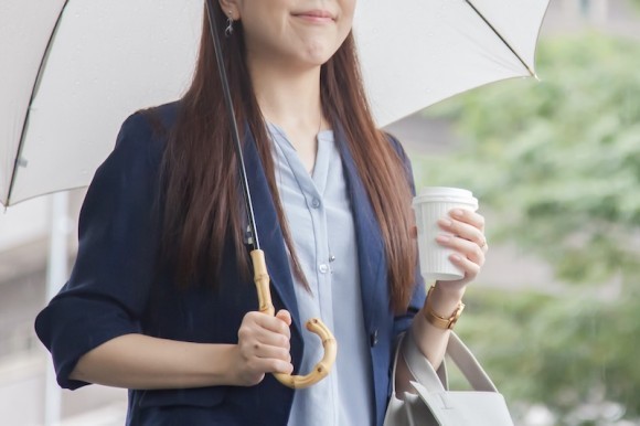 【新ブランド＆新商品】秋雨を弾いて気持ちも弾む  いつものお気に入りを我慢しない「防水スプレー」 2025年10月新発売  〜生活を支える役割を担い 快適な日常でQOL向上へ〜