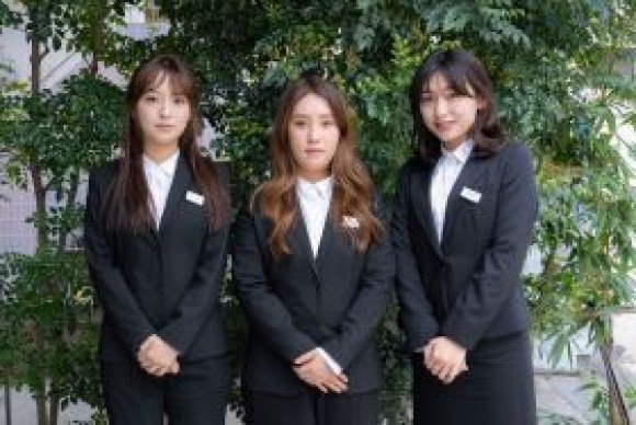 日本初となる外国人美容師の３名