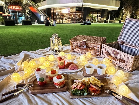 アーバンナイトピクニック　-苺&Park-