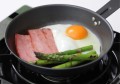 【4/30から】期間限定販売を開始 完売した「焦げ付きにくい鉄製フライパン」がちょこっとサイズで新登場  卵1パックより軽く さらに使いやすい仕様に