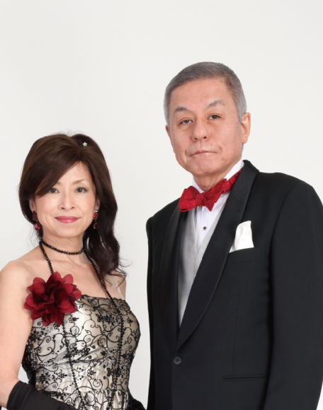 左:ヴォーカル"SUZU"鈴木聖子　右：シンセサイザー"九代目三郎次"古関正裕