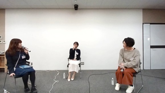 トークショー（左から小島さん、堤さん、北村さん）