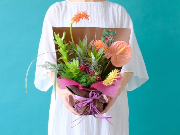 花で旅する南国！リゾートバカンス気分が自宅で味わえる 暑さに強い！夏を感じるビビットな色合い「トロピカルフラワー」 ～8月のレコメンドフラワーフェア開催～