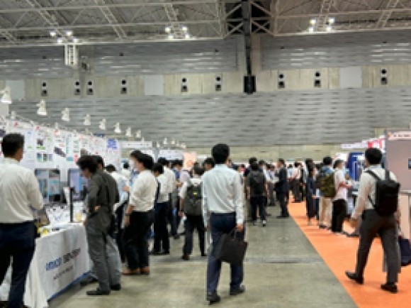 写真は過去の展示会のスナップです